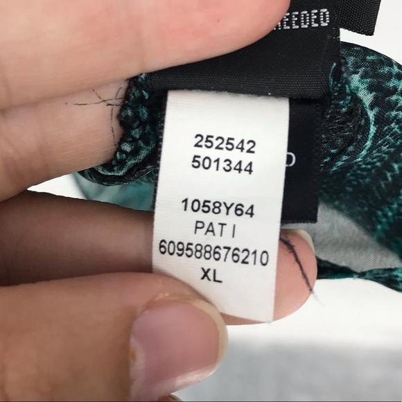 Iz Byer Green and Black Sheer Blouse w/ Cage Back - Picture 8 of 10